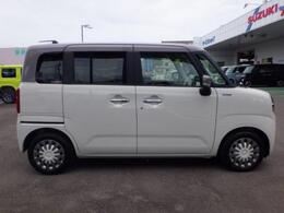 後席はスライドドアなので狭い場所などでも開閉がスムーズです◎