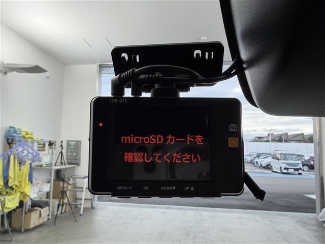 【後部座席操作部】『後部座席周辺の装備』の画像になります。写真の内容に関してご不明点、ご質問等がございましたらお気軽にガリバー店舗までお問い合わせください。