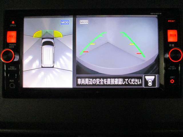 上からの視点で狭い駐車場への駐車に役立つ、アラウンドビューモニター対応メモリーナビ装備。