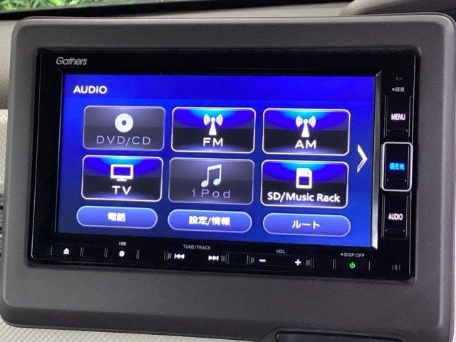 ナビ機能だけでなく、ミュージックサーバー、Bluetooth、フルセグテレビ、DVDとCD再生など、オーディオ機能がついています。