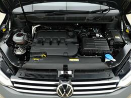 Volkswagen車らしい美しい配列のエンジンルーム。