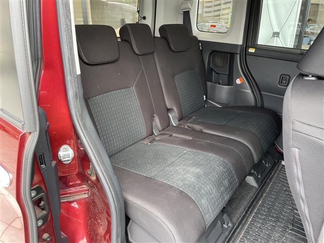 【後部座席】『後部座席周辺』の画像になります。写真の内容に関してご不明点、ご質問等がございましたらお気軽にガリバー店舗までお問い合わせください。