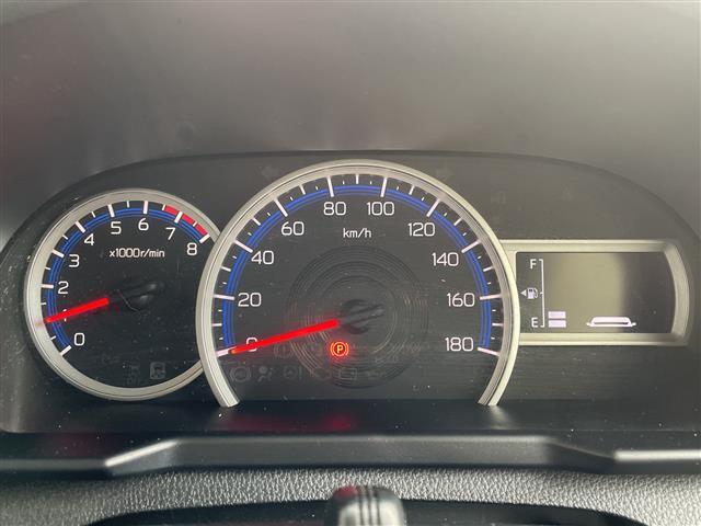 【スピードメーター】『スピードメーター』の画像になります。メーターがシンプルで見やすく運転しやすいですね！