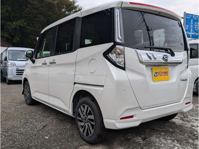 ☆当店商品の特徴☆　登録がされているお車で走行距離は10キロほどで誰も乗っていない車です！展示車はキズが付いてしまう場合もあるので直接ご確認くださいませ。
