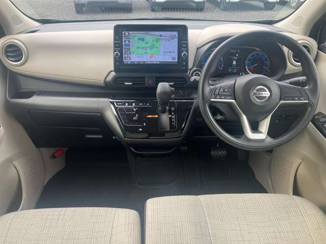 ☆使い勝手の良いインパネデザイン。手を伸ばせばそれぞれのスイッチ類にも届いて操作性もよいです☆