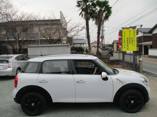 良い車を厳選しております。先ほど言った外装の傷は　リペイントすることで綺麗になりますが　内装の擦れや使用感は　対処方法がないので状態の良い車を厳選するのです。これが　おもしろくるま館　昭和の在庫車が