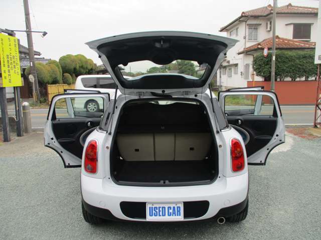 全て綺麗なのは　こういったこだわりを元に仕入れているからなのです。それでは、このミニクーパークロスオーバーについて説明させて頂きますね。このミニにはクーパーというグレードがありますが違いは