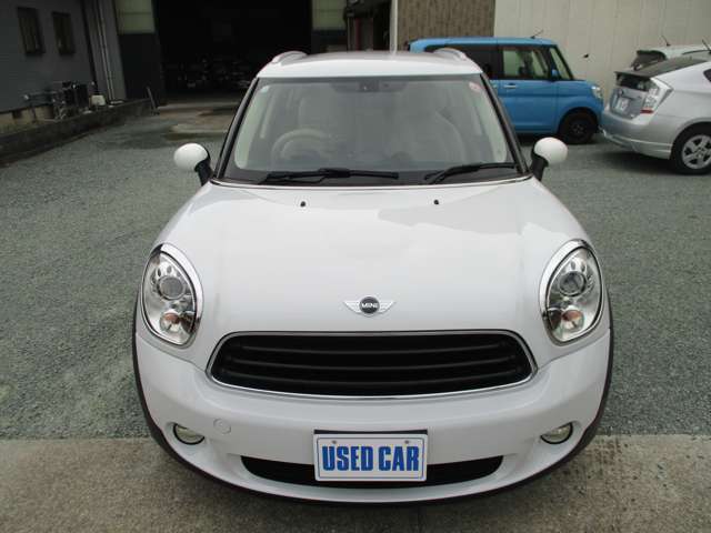 受けたような車は仕入れません。それと同じ車なら程度が良い車が欲しいとおっしゃる方当然のことだと思います。仕入れた車は業者さんにお願いして全磨きで水垢迄全て除去して傷がよく見える状態にしてからリペイント