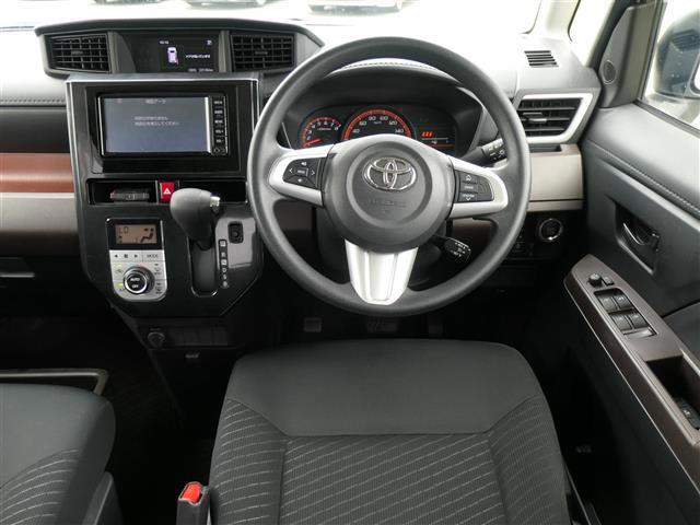 【運転席】座り心地が良いシートなので長時間の運転でも快適にお過ごしいただけます。新品のフロアマットのご注文も可能です。掲載箇所以外にご希望の写真がございましたらお気軽にお問い合わせ下さい。
