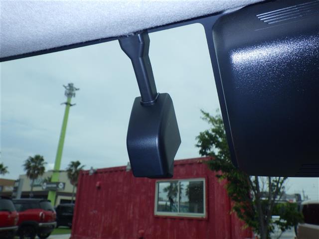 【ドライブレコーダー】映像・音声などの運転中の記録を残します。事故などを起こした起こされた時の証拠になりえますので、もしも時でも安心ですね。