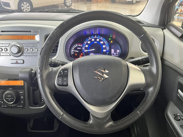 ステアリング周りです。