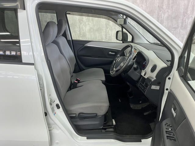 乗り降りもしやすい開口部の大きいドアです☆