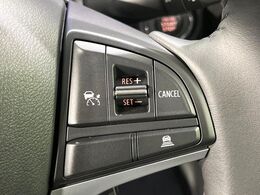 【アダプティブクルーズコントロール】高速道路での長距離走行が楽に！！自動で速度を保つクルーズコントロールが、衝突軽減システムと連携し、前方の車両を感知して車間を保つように速度調節してくれます！！