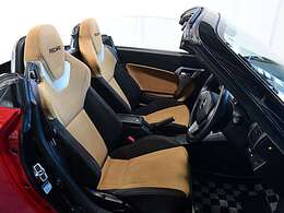 運転席まわりです。実際に座ってみて乗り心地を体感してみて下さい。