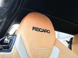 Cero S専用装備のRECAROシートが付いています。