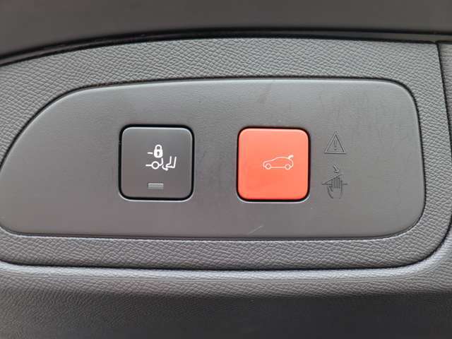 ご遠方の場合でも、下取り車両の金額を概算でお出しすることは可能でございます。車検証をお手元に、走行距離をご確認の上お問い合わせくださいませ。