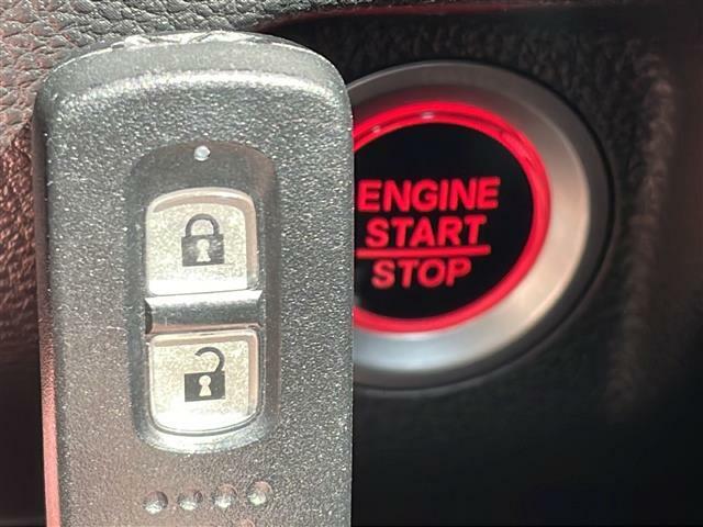 【　スマートキー・プッシュスタート　】鍵を挿さずにポケットに入れたまま鍵の開閉、エンジンの始動まで行えます。