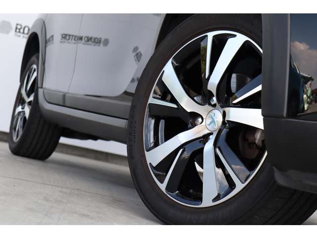 ワンオーナー・ガラスルーフ・オフロードモード・衝突軽減ブレーキ・クルコン・Bluetooth・ミラーリンク・ラジオ・USB・オートライト・キーレス・ETC・R17AW・ルーフレール