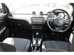 前席全体　目線も高く広い視界で安心して運転することができますね！