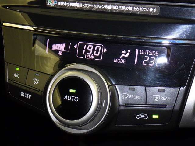 【オートエアコン】お好みの温度に設定して頂くと、車内の温度を自動調整♪快適にクルマの中を過ごして頂けます。