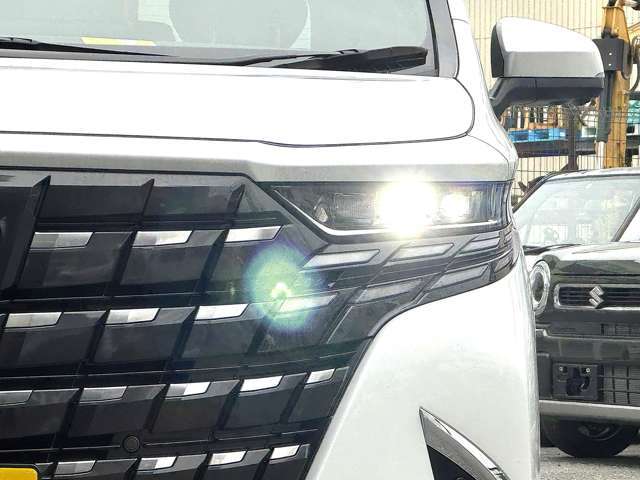 三眼LEDヘッドランプ・前後シーケンシャルウィンカー付き☆シーケンシャルウィンカー（流れるウィンカー）＆AHS（アダプティブ・ハイビーム・システム）・LEDフォグランプ付き！！