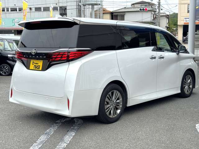 ・ツインムーンルーフ・3眼LEDヘッドライト・シーケンシャルターンランプ