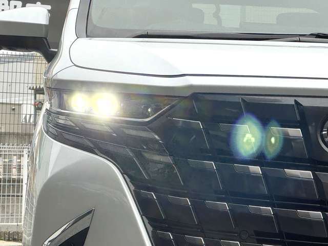 LEDヘッドランプ・前後シーケンシャルウィンカー付き☆シーケンシャルウィンカー（流れるウィンカー）＆AHS（アダプティブ・ハイビーム・システム）・LEDフォグランプ付き！！