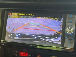 【バックカメラ】駐車時に後方がリアルタイム映像で確認できます。大型商業施設や立体駐車場での駐車時や、夜間のバック時に大活躍！運転スキルに関わらず、今や必須となった装備のひとつです！