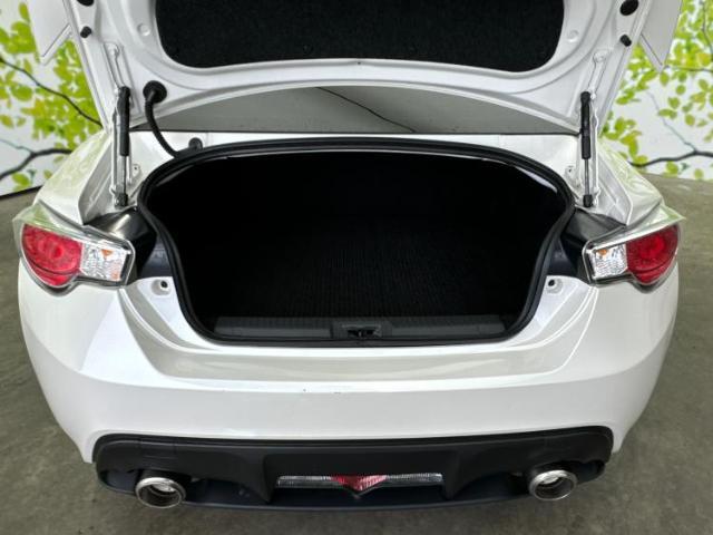 WECARS（ウィーカーズ）は全国250店舗展開！お客様が安心してカーライフをお楽しみいただけるよう社員一同心を込めてサポートいたします。
