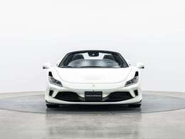 ボディカラーはBianco Avus