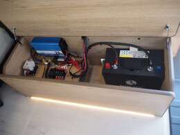 標準装備で充電機付き☆架装もお任せください☆