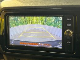【バックカメラ】駐車時に後方がリアルタイム映像で確認できます。大型商業施設や立体駐車場での駐車時や、夜間のバック時に大活躍！運転スキルに関わらず、今や必須となった装備のひとつです！