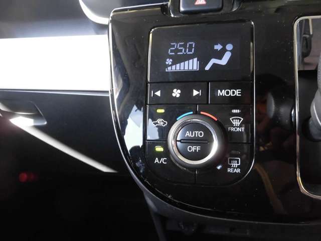 AUTOエアコン付です！車内の温度調節も自動です☆☆