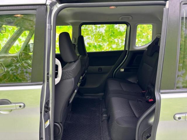 WECARSでは各商談席に大型モニターをご用意しております！見やすい大画面でゆったりと全国の在庫をご覧いただけます！是非ご来店お待ちしております！