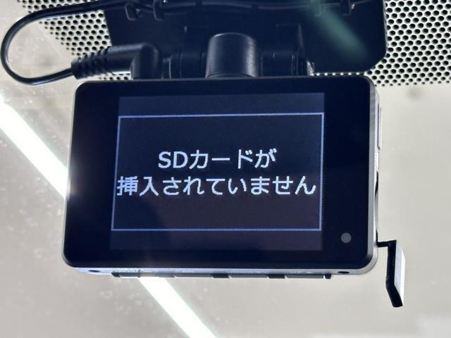 ドライブレコーダー装備してますよ。　思いでの記録や万が一の時の記録にも便利ですね。