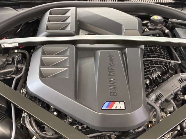 当社はサービス工場併設でございます。点検車検はもちろんお車へのアドバイスもサービススタッフがさせて頂いております。BMWマイスターも在籍しており、もしもの時も迅速に対応出来る様に心がけております。