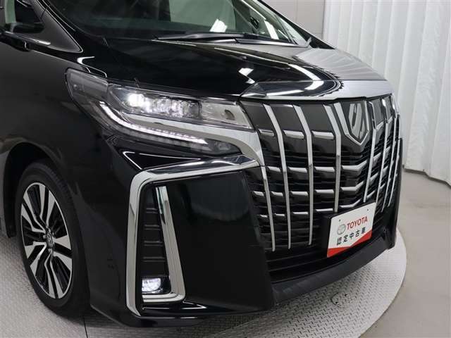 単眼カメラとミリ波レーダーの性能向上により、プリクラッシュセーフティに夜間歩行者と自転車運転者の検知機能を追加するなど機能を強化した、「Toyota Safety Sense」を装備しています。