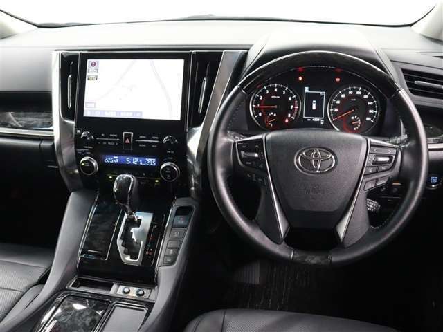 運転席廻りです。