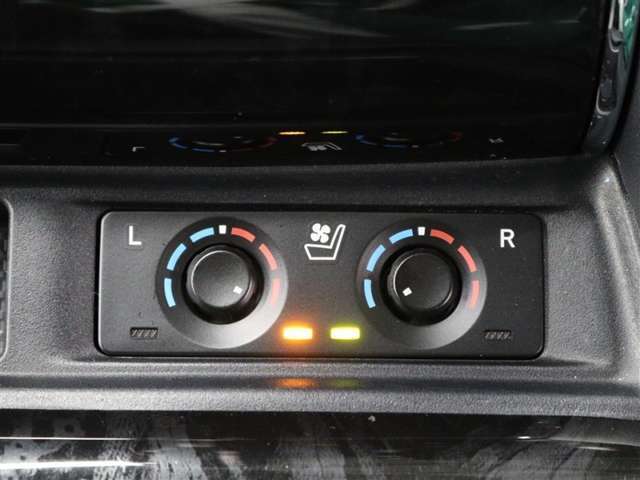 長時間座っていると負担のかかりやすい肩や腰、寒い日に冷えやすい脚部に快適なぬくもりを伝えます。また、背もたれ面と座面に爽やかな風が通るベンチレーション機能を備えています。