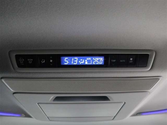 リヤオートエアコンです。