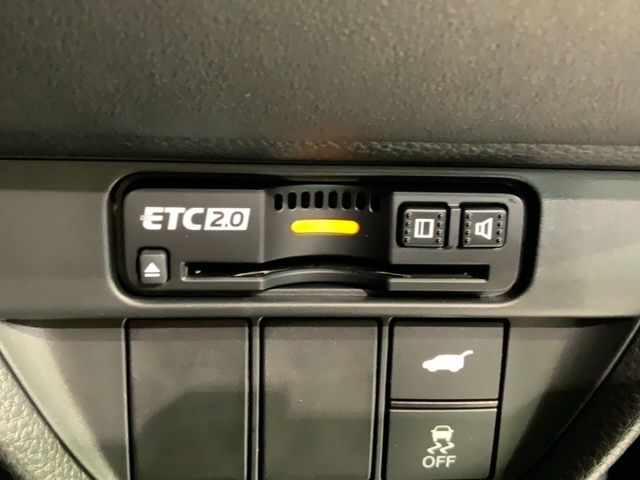 いまや快適なカーライフに欠かせないETCが付いています。