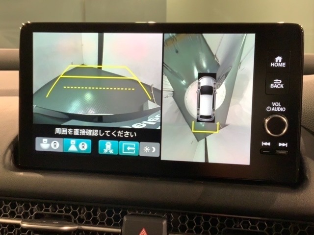全方位モニターがついています！　車の周囲を360°安全確認できるので、普段の駐車はもちろんの事、縦列駐車や幅寄せの際にも活躍してくれますよ。
