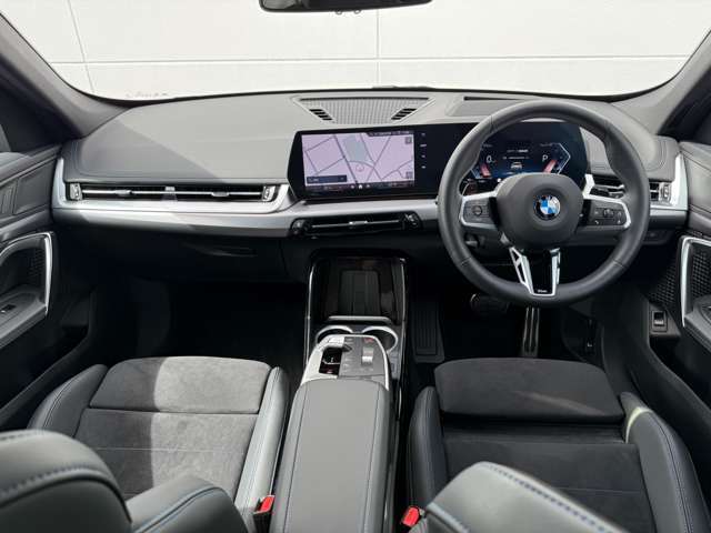 全国の正規ディーラーにて保証修理を受けることが可能ですのでお出かけの際の急なトラブル等もご安心下さい。購入後はお住まいの地域の最寄ディーラーにて保証整備等も可能でございます。