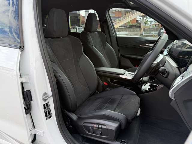 全国の正規ディーラーにて保証修理を受けることが可能ですのでお出かけの際の急なトラブル等もご安心下さい。購入後はお住まいの地域の最寄ディーラーにて保証整備等も可能でございます。