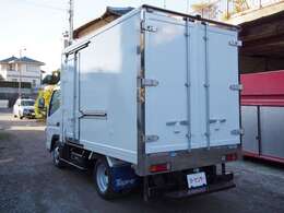 5速MT・ディーゼルターボ（NOx・PM適合）・積載量1500kg・東プレ製冷凍冷蔵車（箱内2室仕様/-30℃設定）・バックカメラ※総額には車検費用が含まれています。