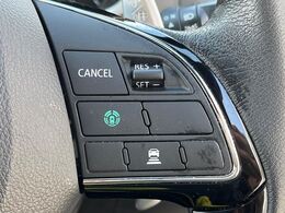 【三菱e-Assist】走行中に前方の車両等を認識し、衝突しそうな時は警報とブレーキで衝突回避と被害軽減をアシスト。より安全にドライブをお楽しみいただけます。