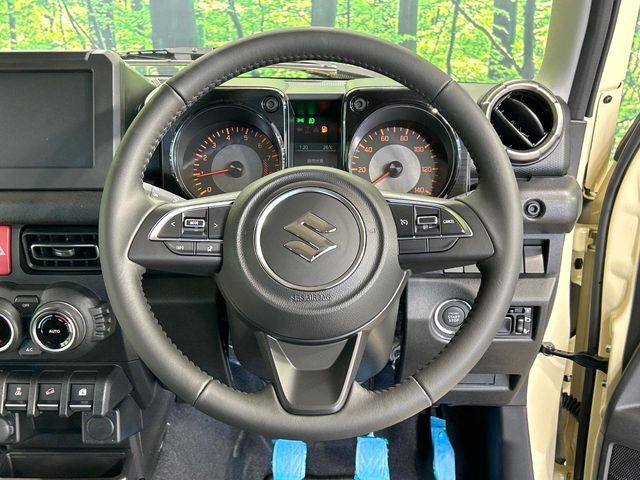 【純正革巻きステアリング】上質な革を使用することで、手にしっかり馴染みとても運転しやすいハンドルです♪