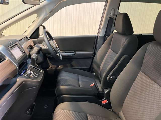 清潔で広々した座席です！是非、現車を見て体感してみてください。