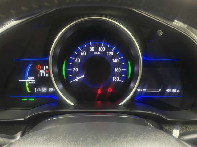 【スピードメーター】『スピードメーター』の画像になります。メーターがシンプルで見やすく運転しやすいですね！。写真の内容に関してご質問等がございましたらお気軽にガリバー店舗までお問い合わせください。