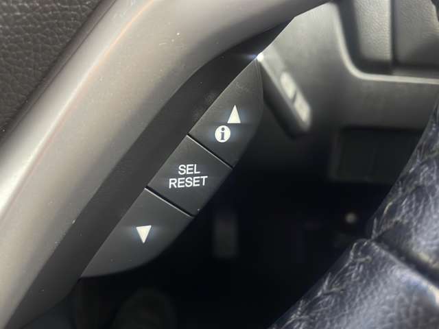 【運転席操作部】『運転席周辺の装備』の画像になります。快適なドライブを楽しむための機能が装備されています！運転席から触れるので使いやすいです！